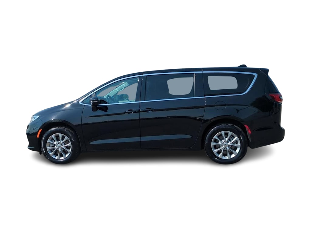 Thumbnail: 2024 Chrysler Pacifica - 3