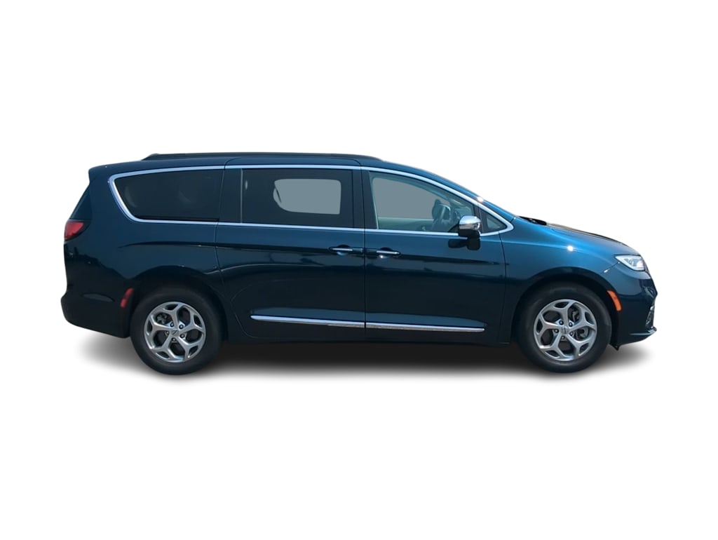 Thumbnail: 2023 Chrysler Pacifica - 21