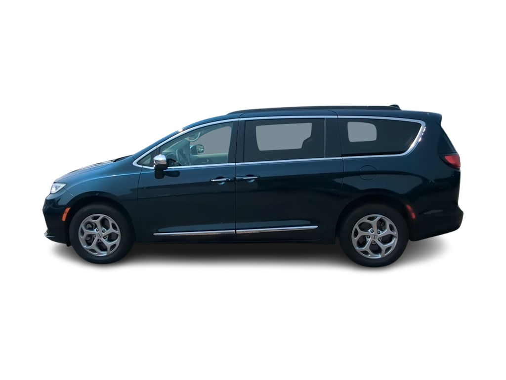 Thumbnail: 2023 Chrysler Pacifica - 3