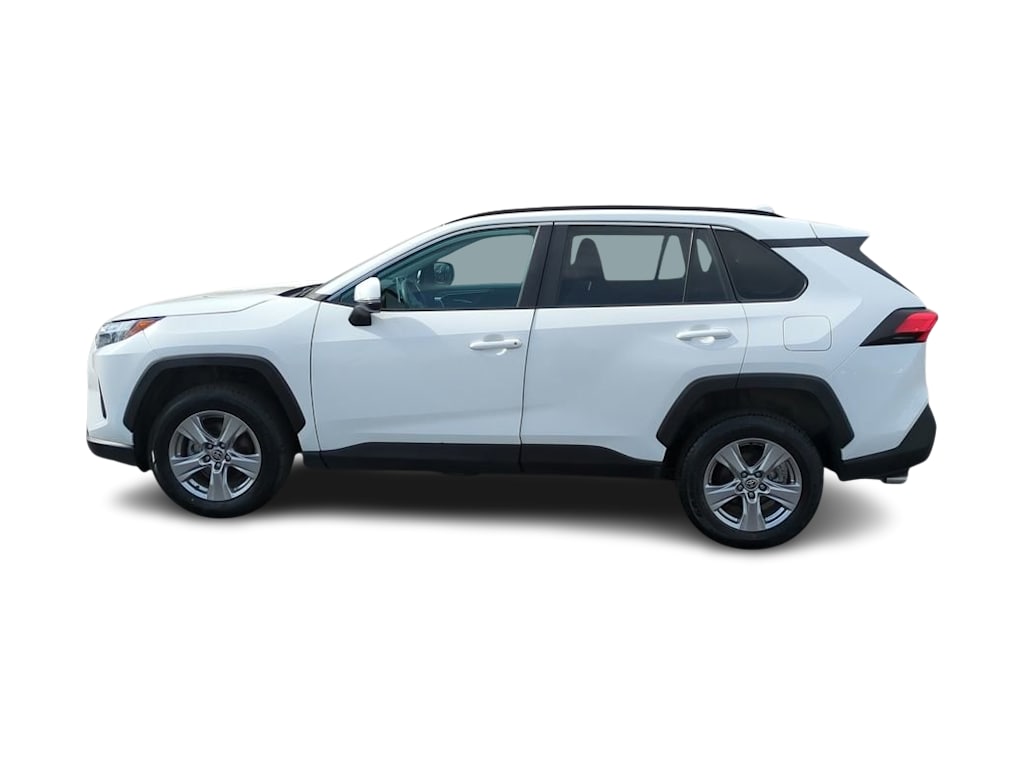 2023 Toyota RAV4 XLE 3