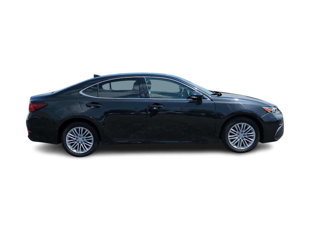 Thumbnail: 2017 Lexus ES - 23