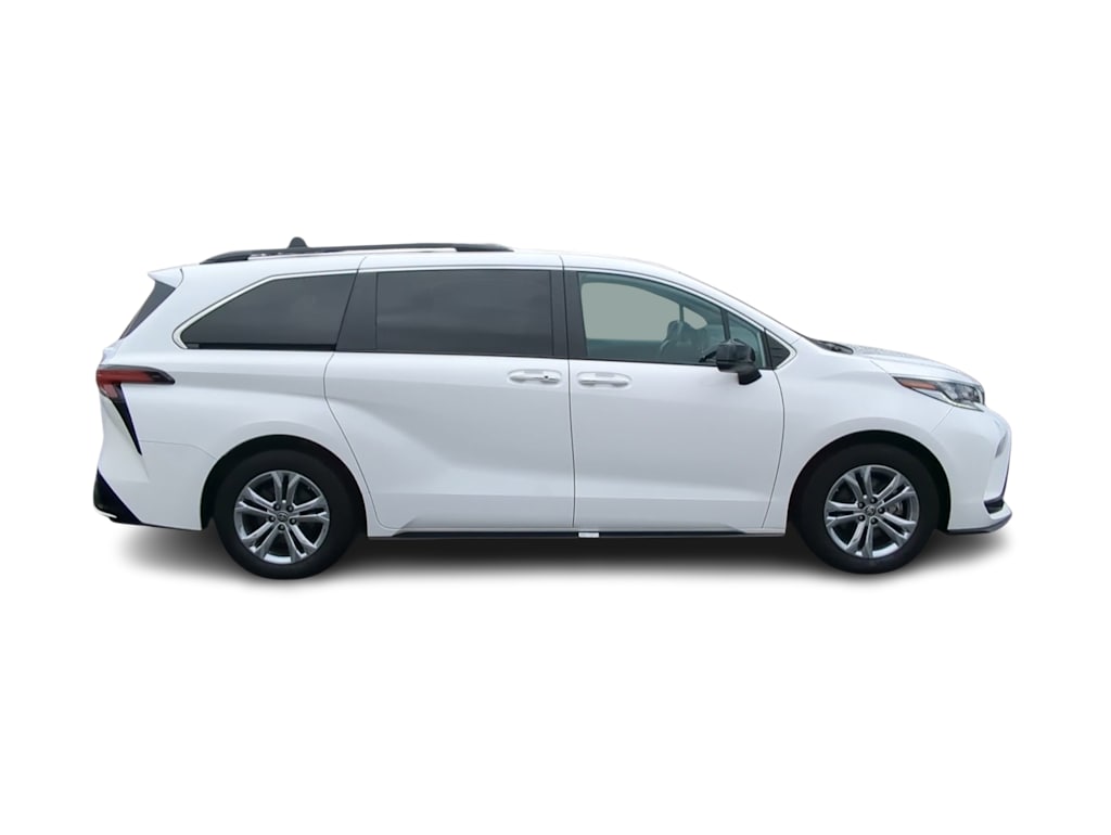 Thumbnail: 2023 Toyota Sienna - 22
