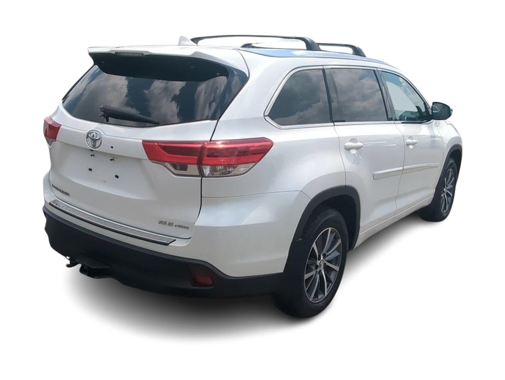 Thumbnail: 2018 Toyota Highlander - 21