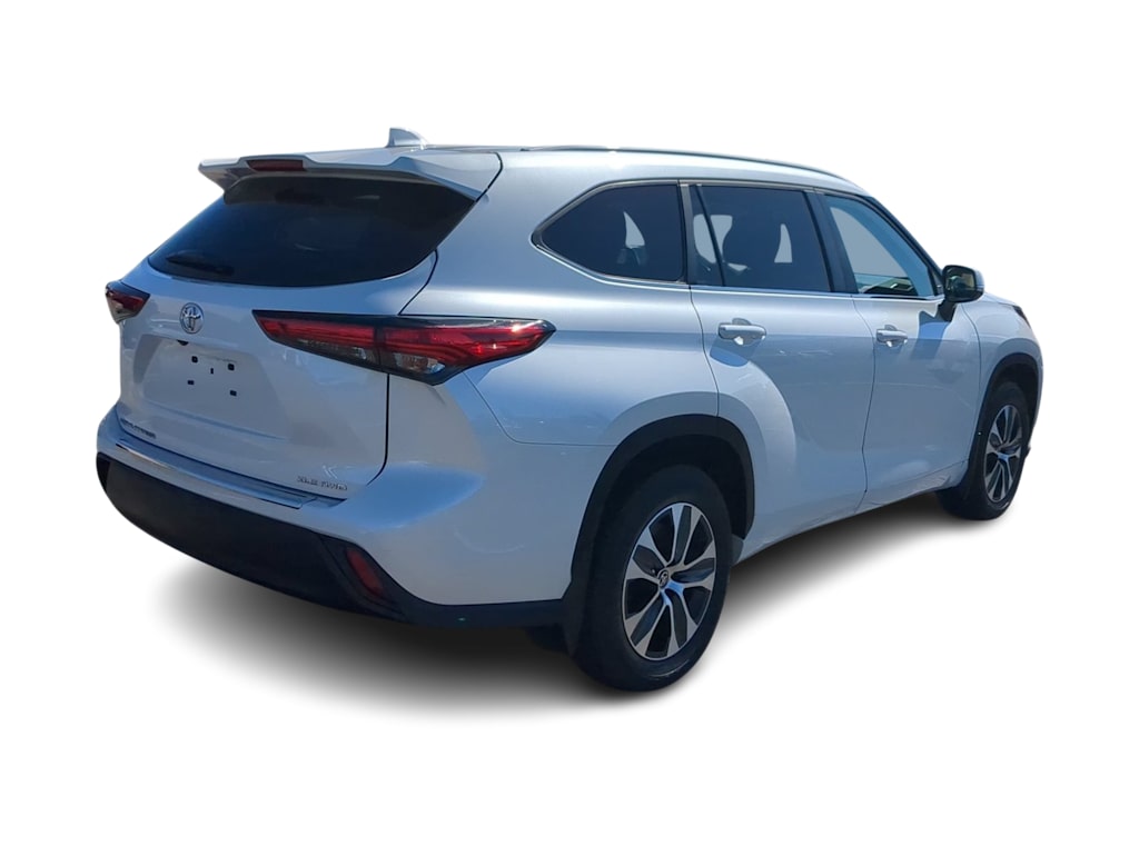 Thumbnail: 2023 Toyota Highlander - 19