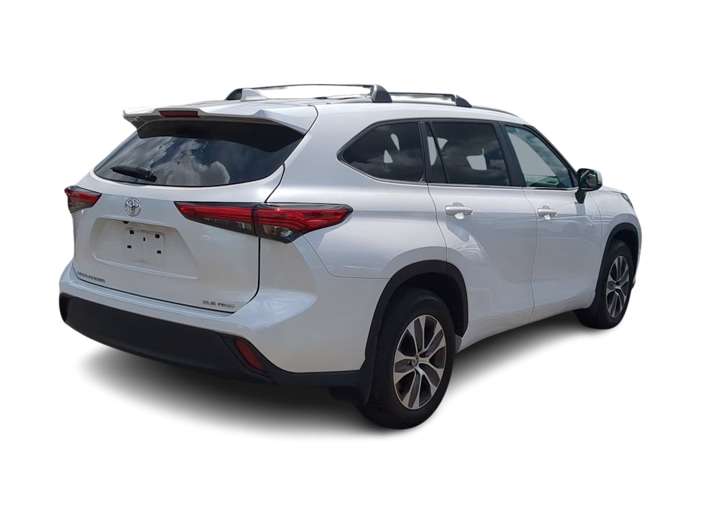 Thumbnail: 2023 Toyota Highlander - 21