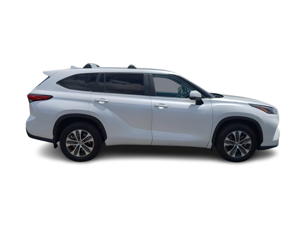 Thumbnail: 2023 Toyota Highlander - 22