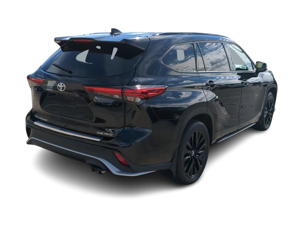 Thumbnail: 2023 Toyota Highlander - 19