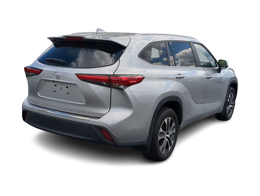 Thumbnail: 2023 Toyota Highlander - 21