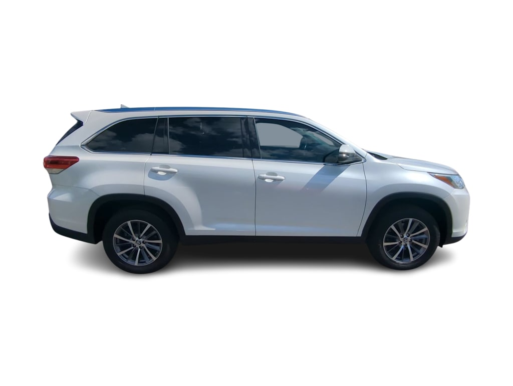 Thumbnail: 2019 Toyota Highlander - 22