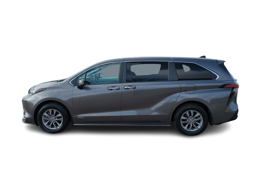 Thumbnail: 2021 Toyota Sienna - 3