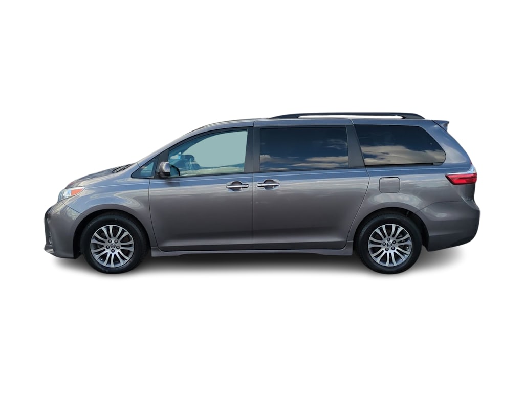 Thumbnail: 2018 Toyota Sienna - 3