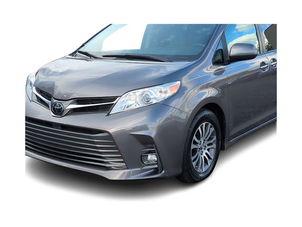 Thumbnail: 2018 Toyota Sienna - 24