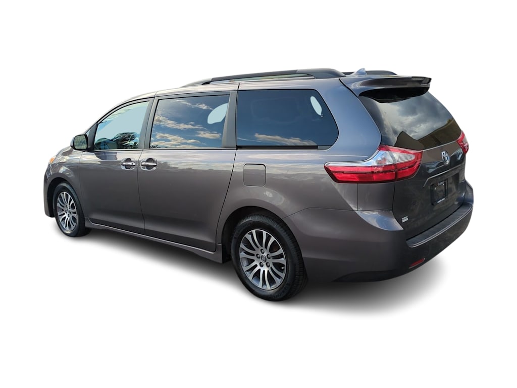 Thumbnail: 2018 Toyota Sienna - 4