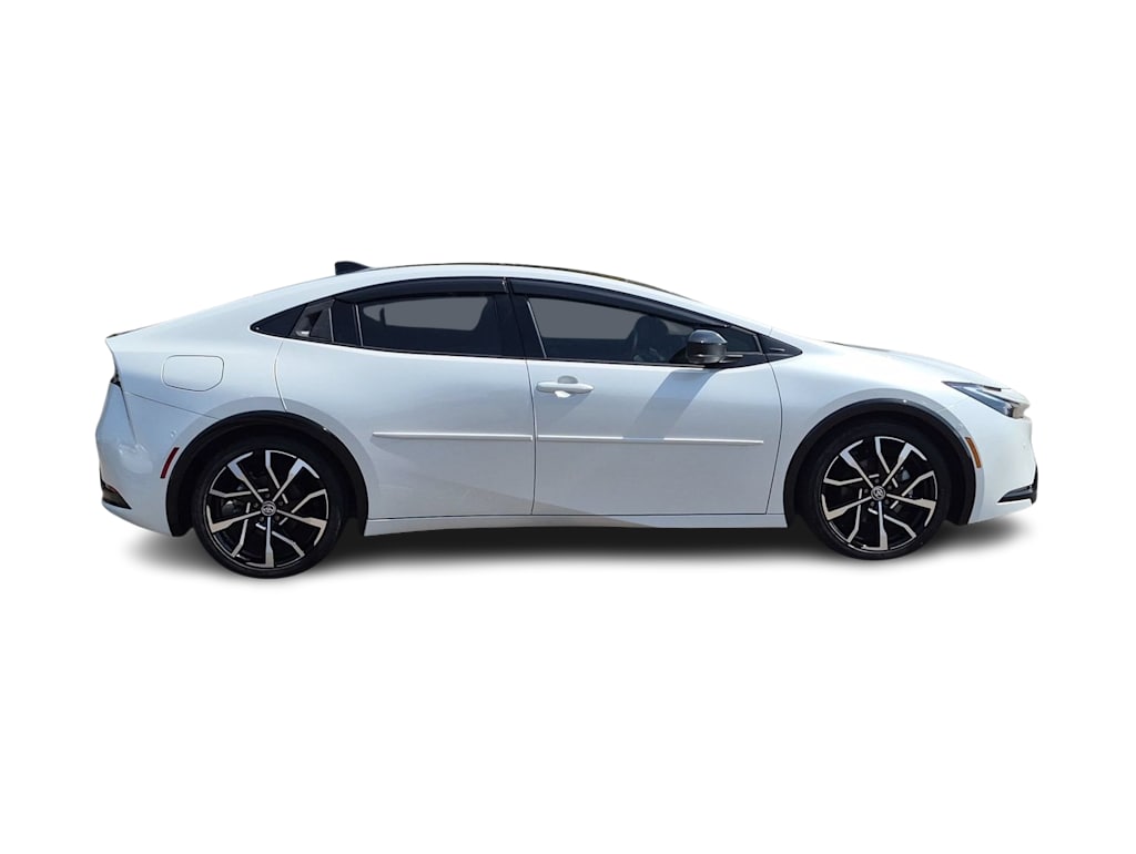 Thumbnail: 2026 Toyota Prius v - 23