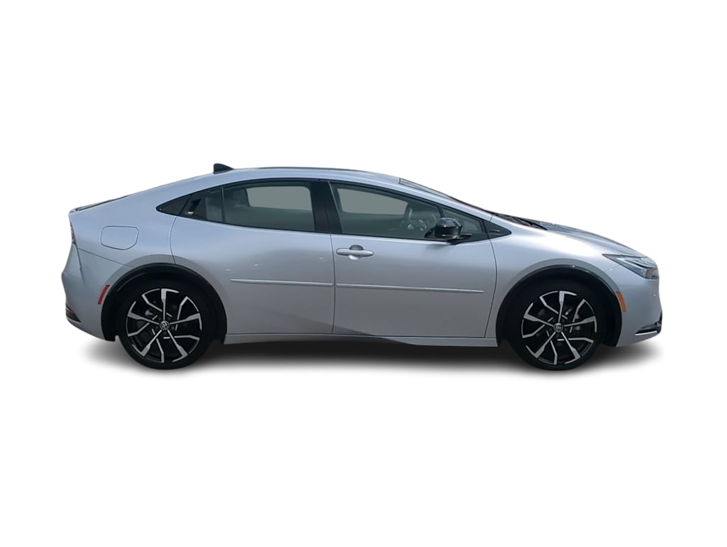 Thumbnail: 2026 Toyota Prius v - 22