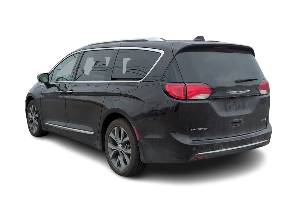 Thumbnail: 2017 Chrysler Pacifica - 4