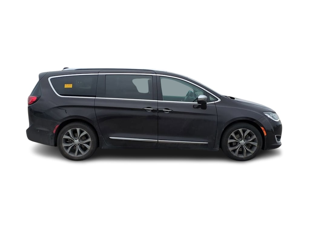 Thumbnail: 2017 Chrysler Pacifica - 21