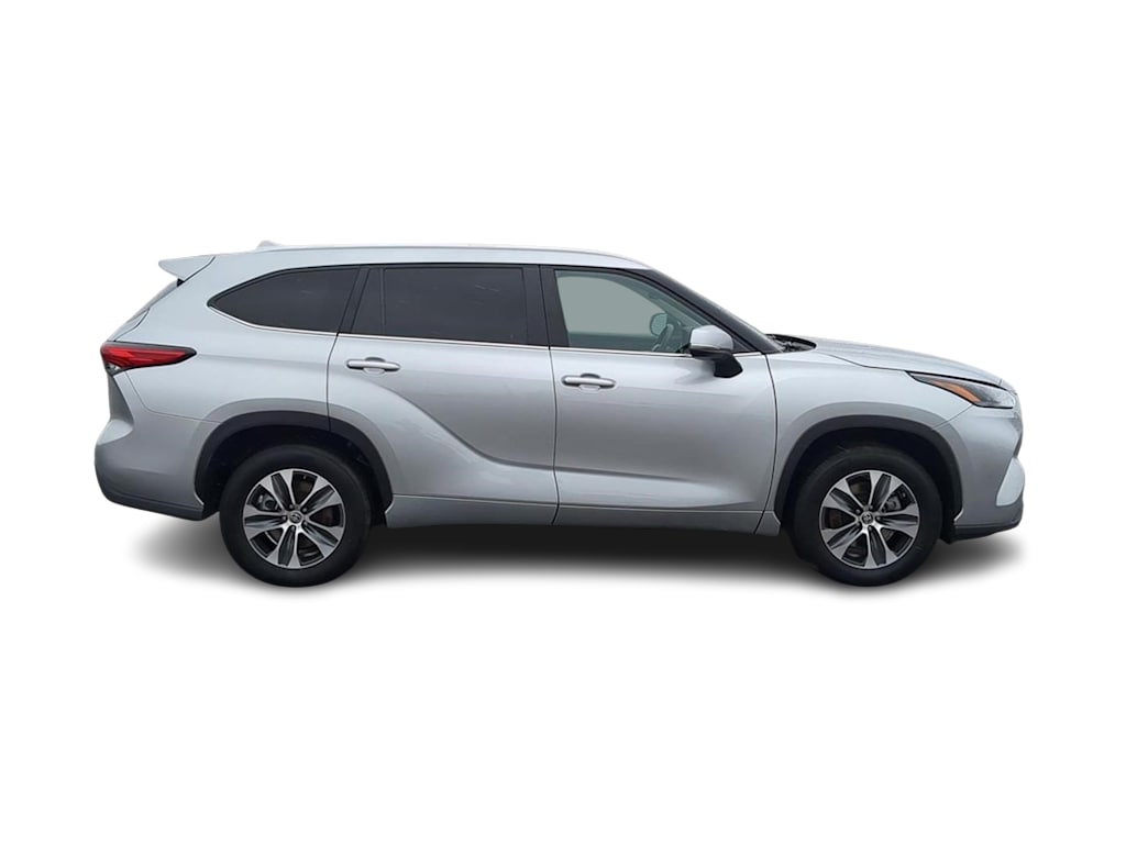 Thumbnail: 2023 Toyota Highlander - 20
