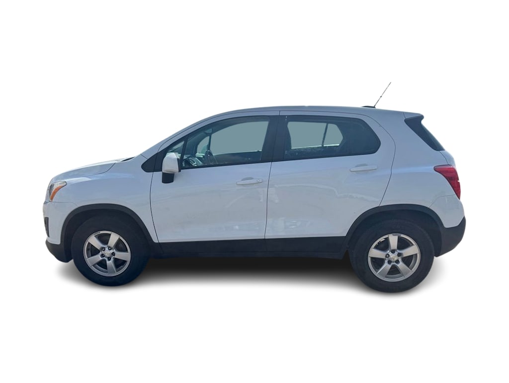 Thumbnail: 2016 Chevrolet Trax - 3