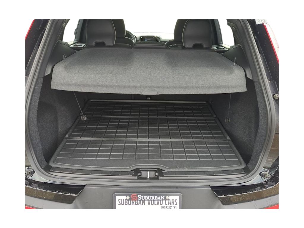 Thumbnail: 2021 Volvo XC40 - 17