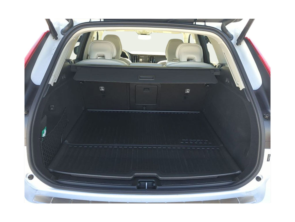 Thumbnail: 2025 Volvo XC60 - 17