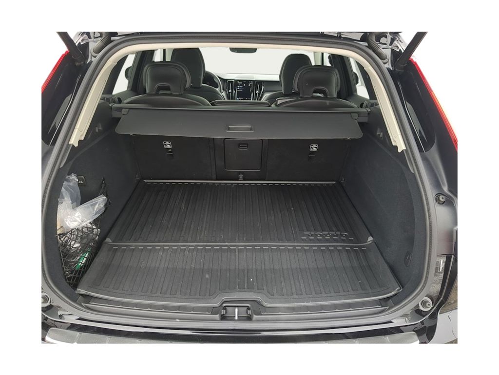 Thumbnail: 2025 Volvo XC60 - 17