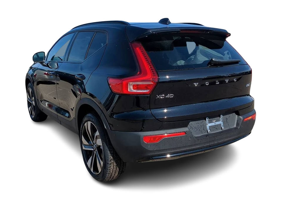 Thumbnail: 2025 Volvo XC40 - 4