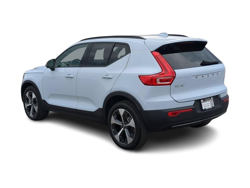 Thumbnail: 2026 Volvo XC40 - 4