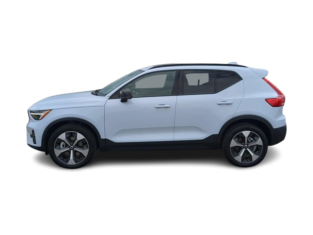 Thumbnail: 2026 Volvo XC40 - 3