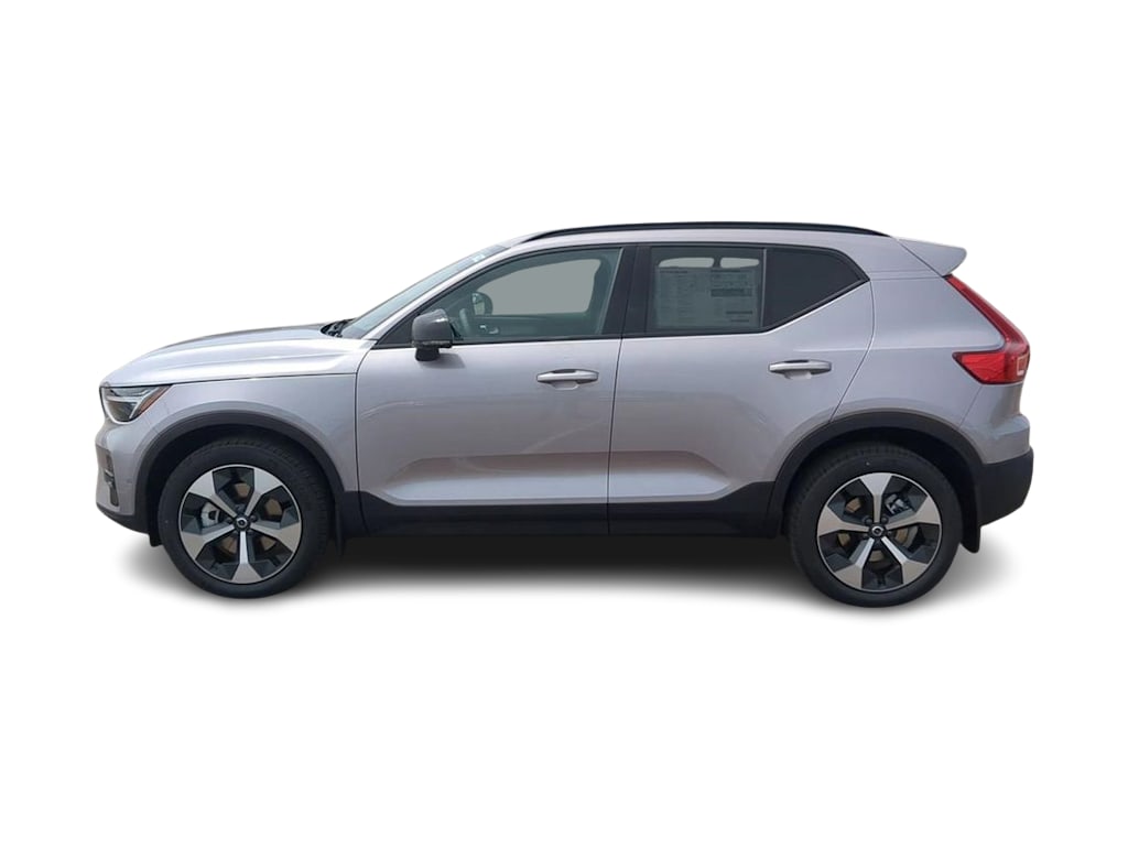 Thumbnail: 2026 Volvo XC40 - 3