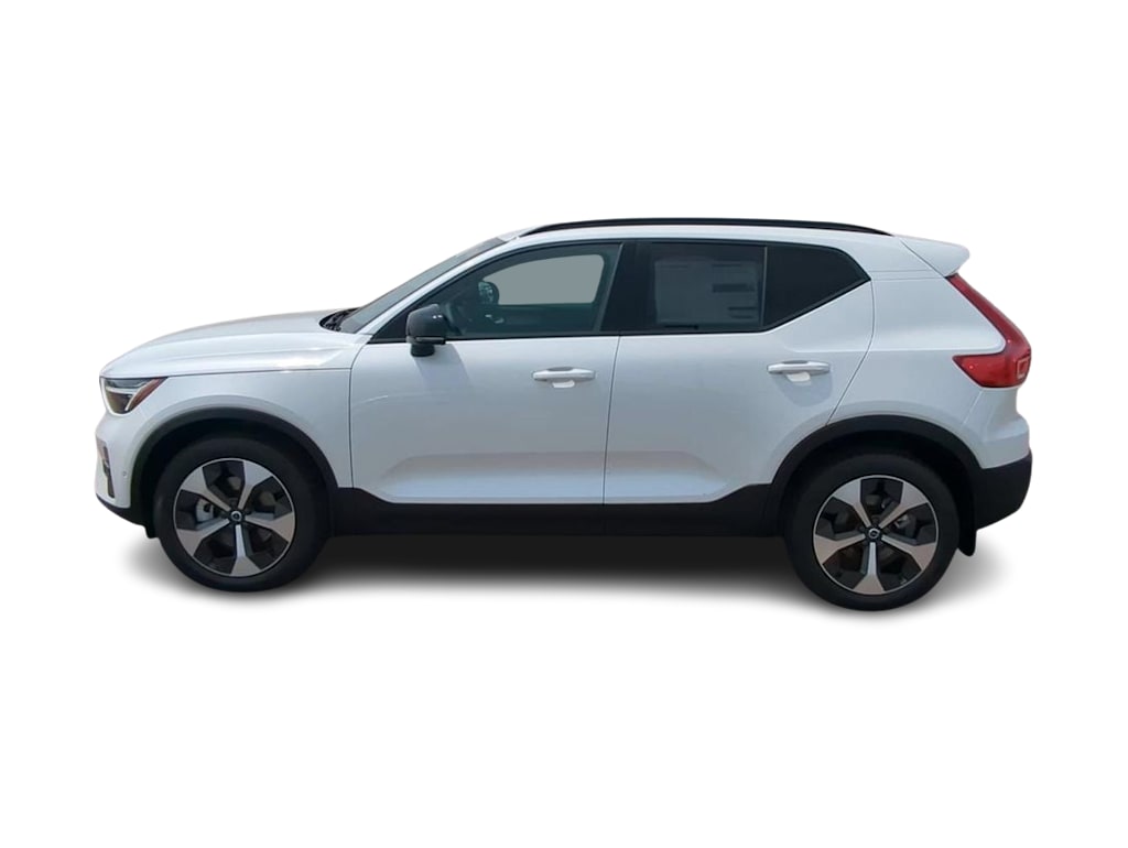 Thumbnail: 2026 Volvo XC40 - 3