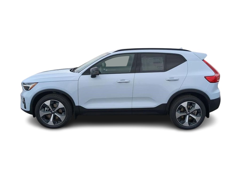 Thumbnail: 2026 Volvo XC40 - 3