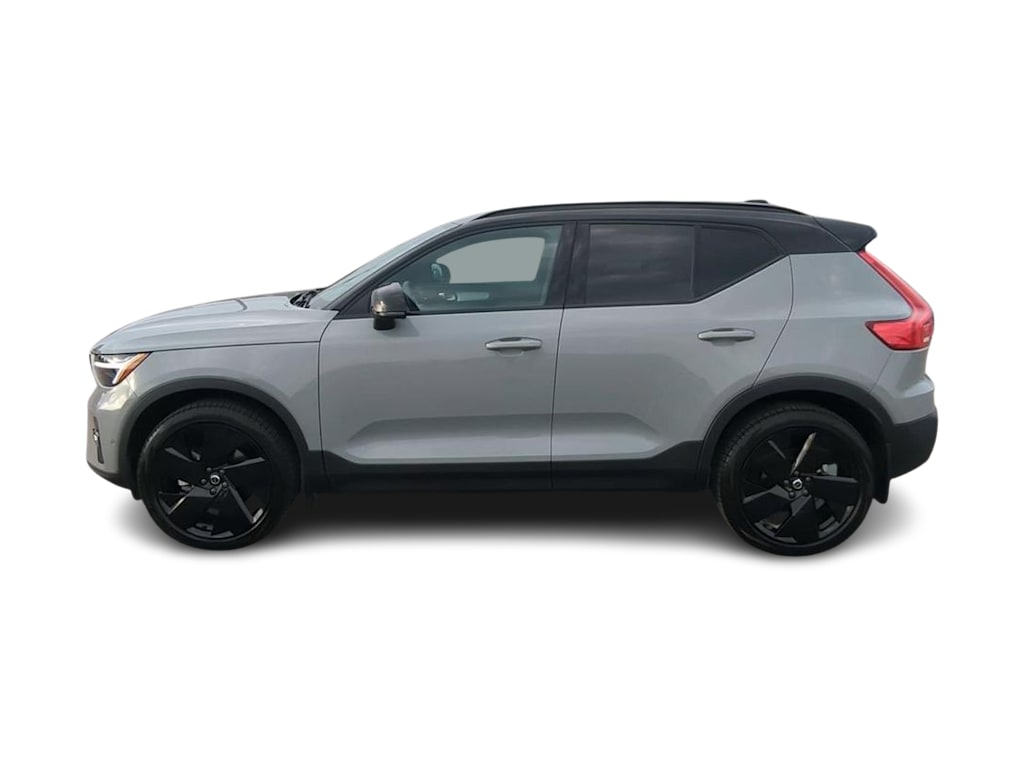 Thumbnail: 2026 Volvo XC40 - 3