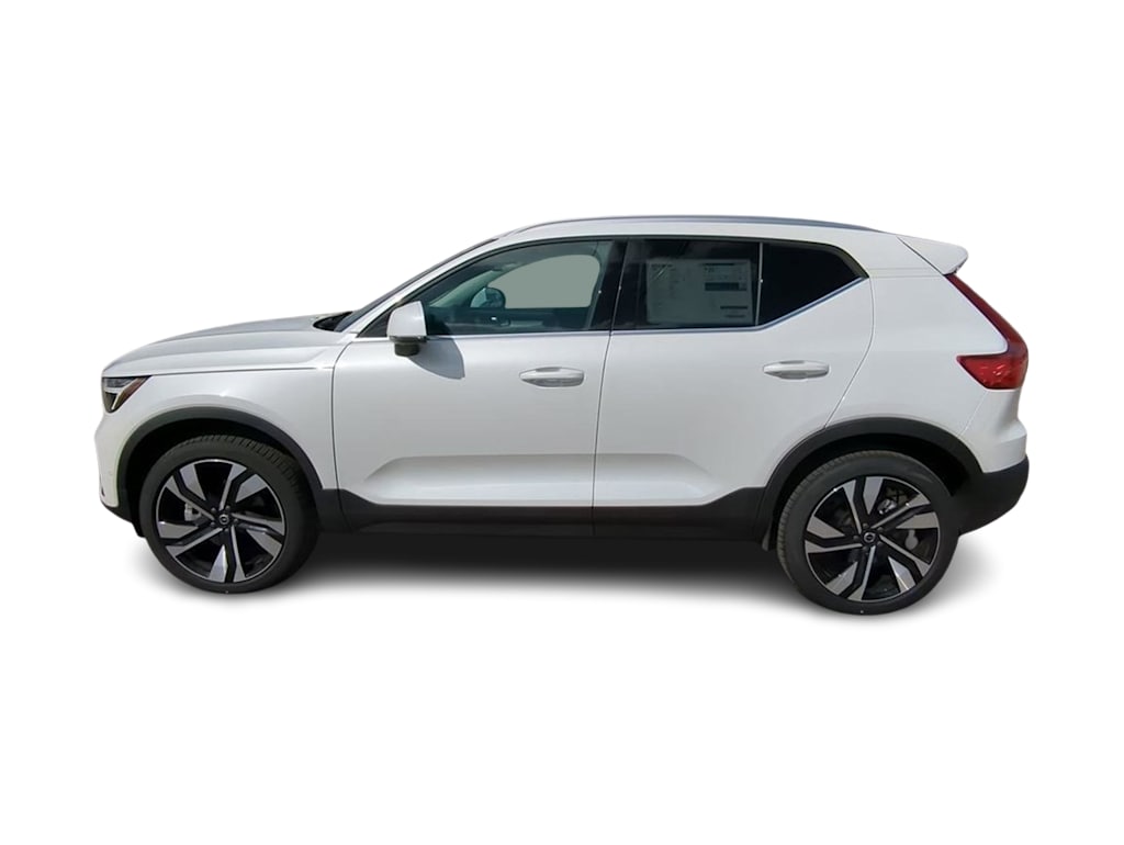 Thumbnail: 2025 Volvo XC40 - 3