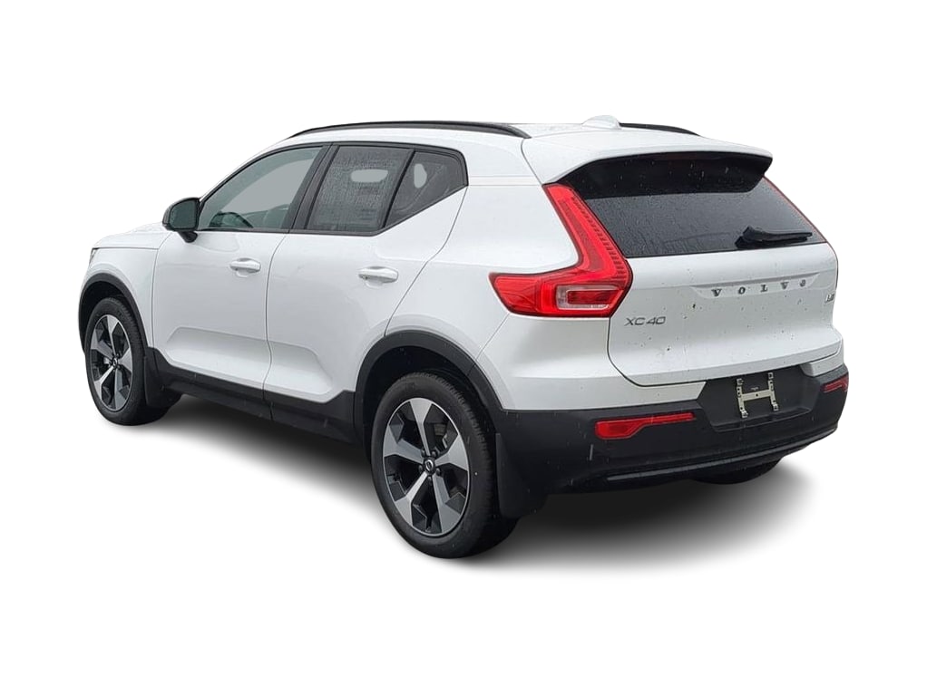 Thumbnail: 2026 Volvo XC40 - 4