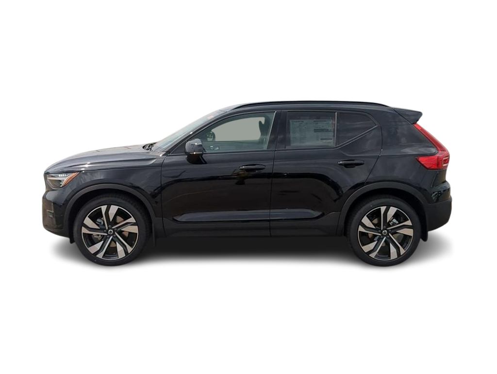 Thumbnail: 2026 Volvo XC40 - 3