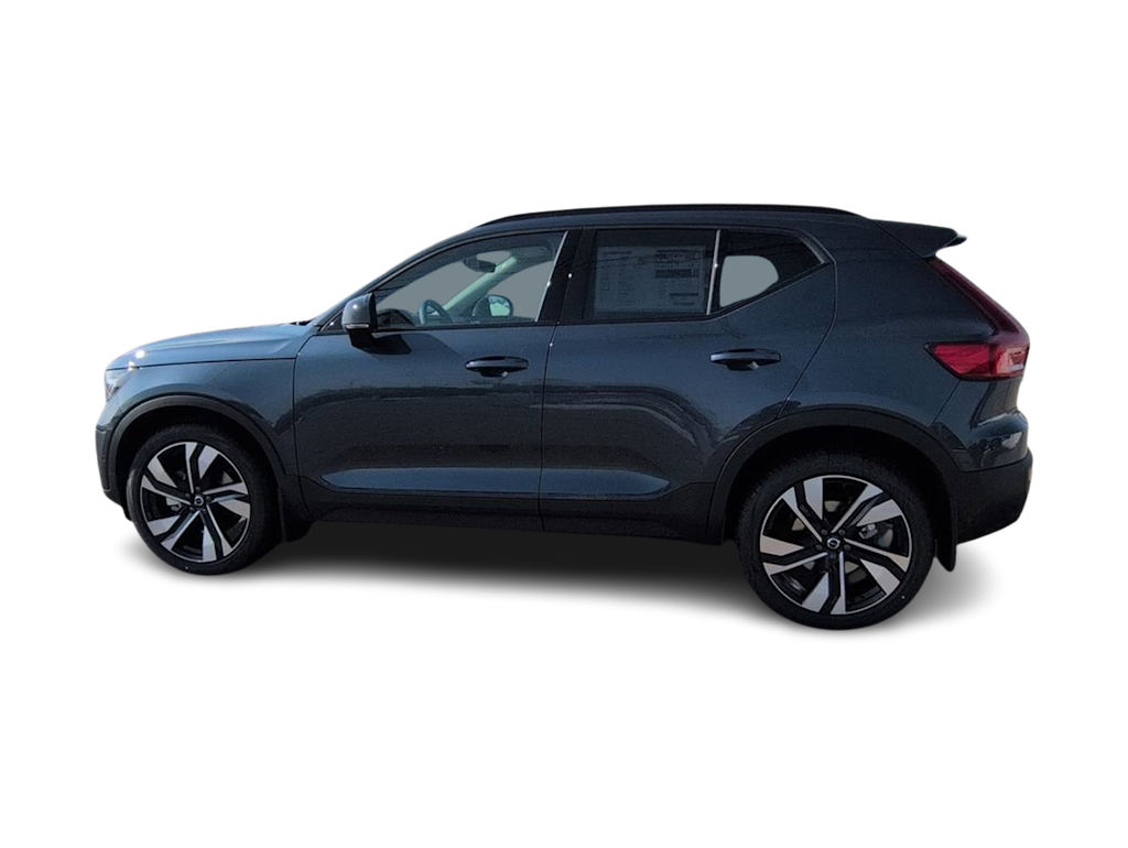 Thumbnail: 2026 Volvo XC40 - 3