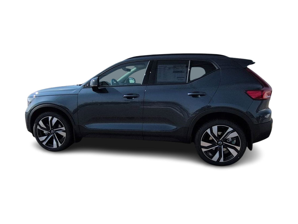 Thumbnail: 2026 Volvo XC40 - 3