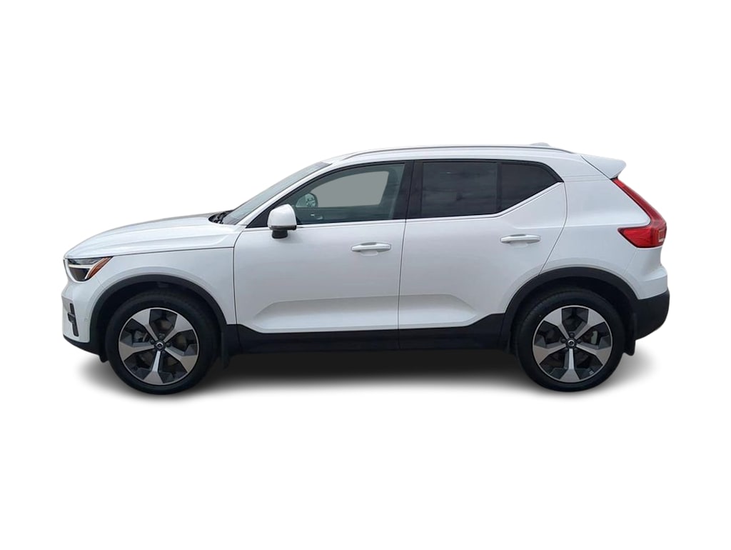 Thumbnail: 2023 Volvo XC40 - 3