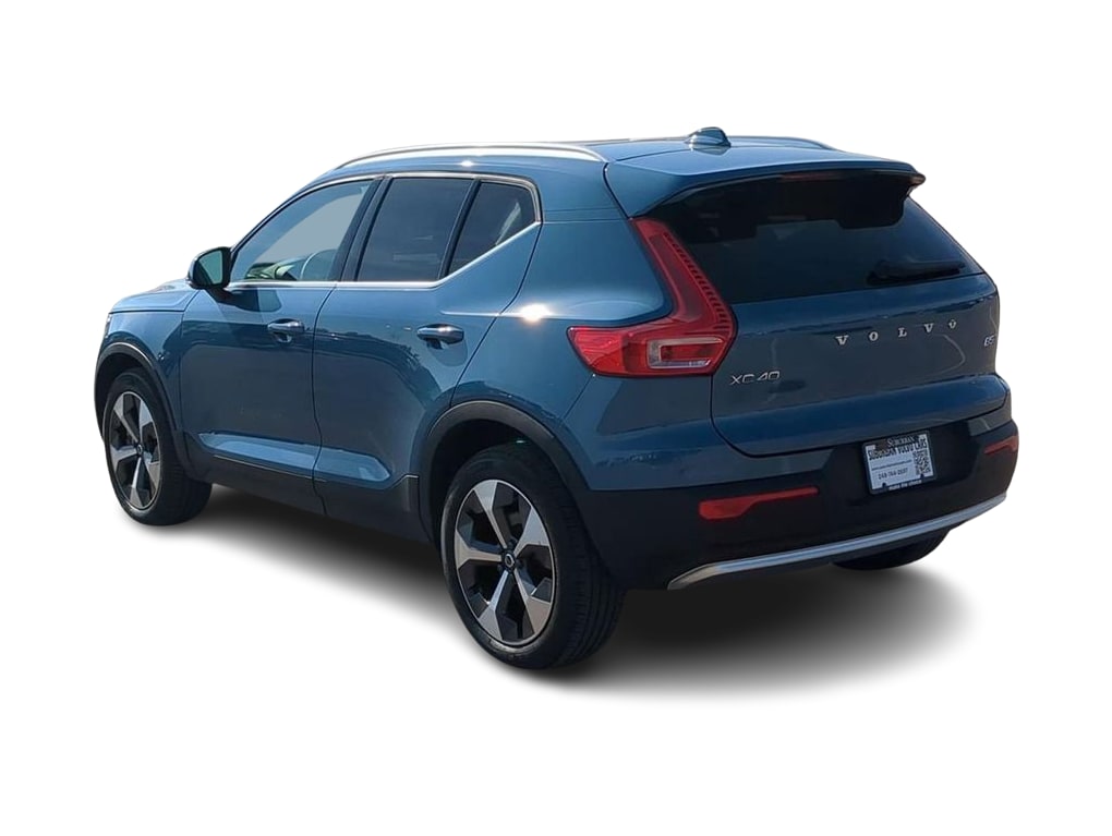 Thumbnail: 2023 Volvo XC40 - 4