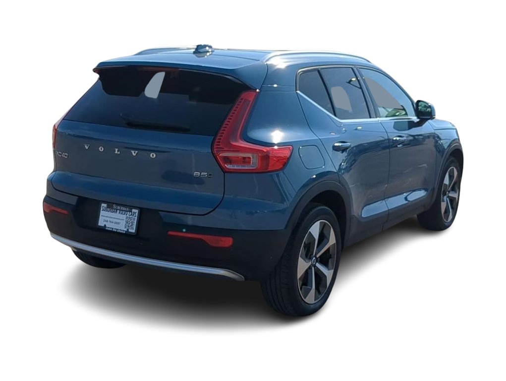 Thumbnail: 2023 Volvo XC40 - 18