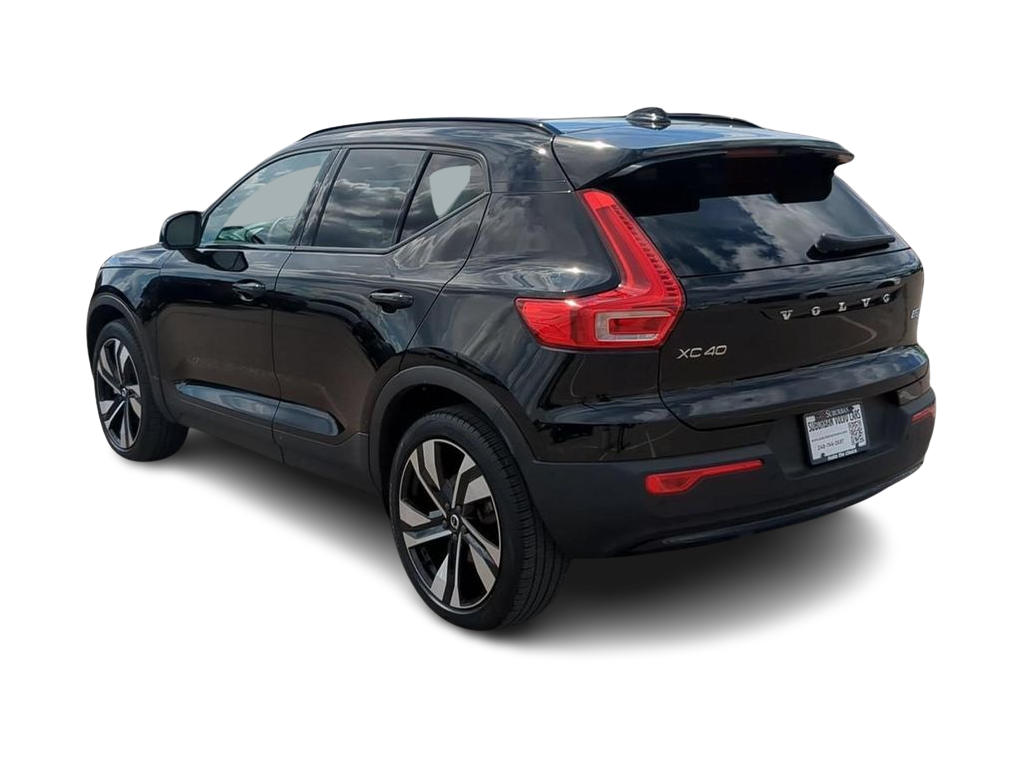 Thumbnail: 2023 Volvo XC40 - 4