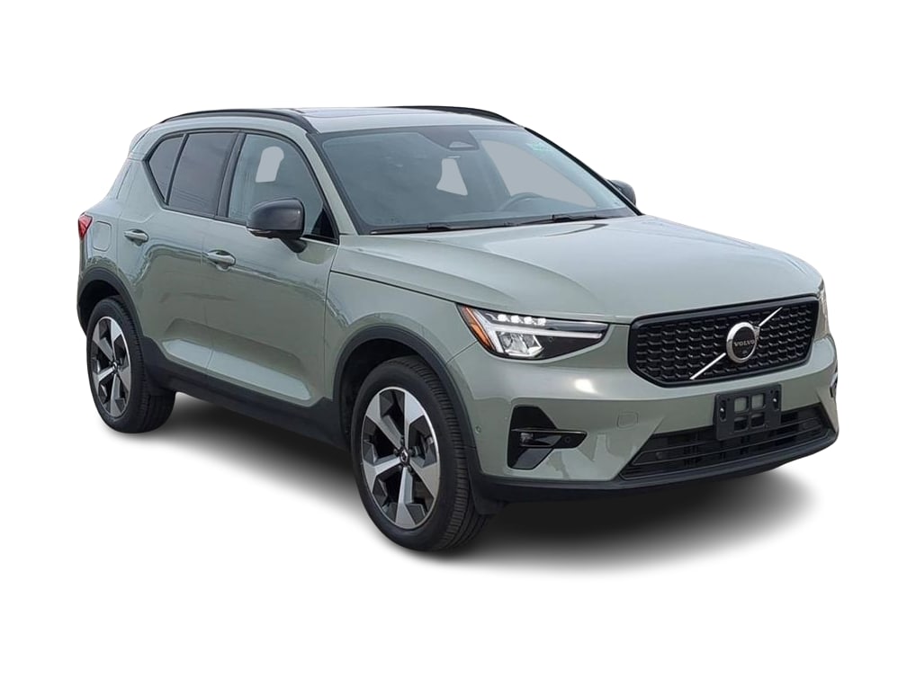 Thumbnail: 2023 Volvo XC40 - 19