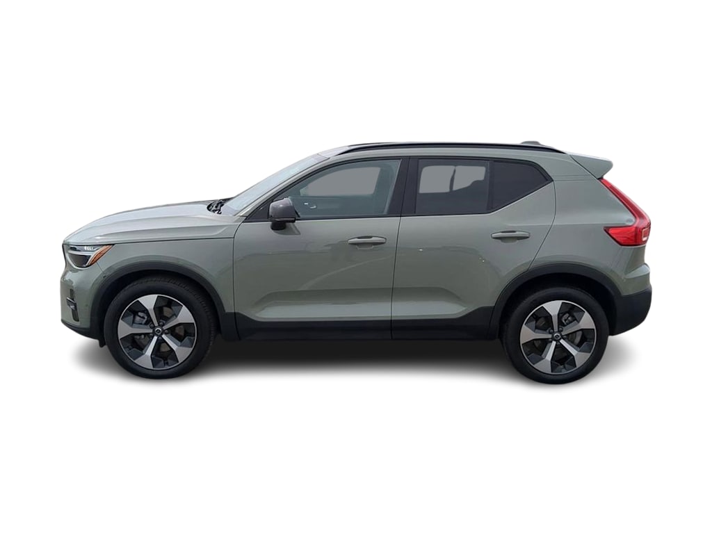 Thumbnail: 2023 Volvo XC40 - 3