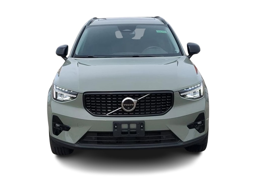 Thumbnail: 2023 Volvo XC40 - 6