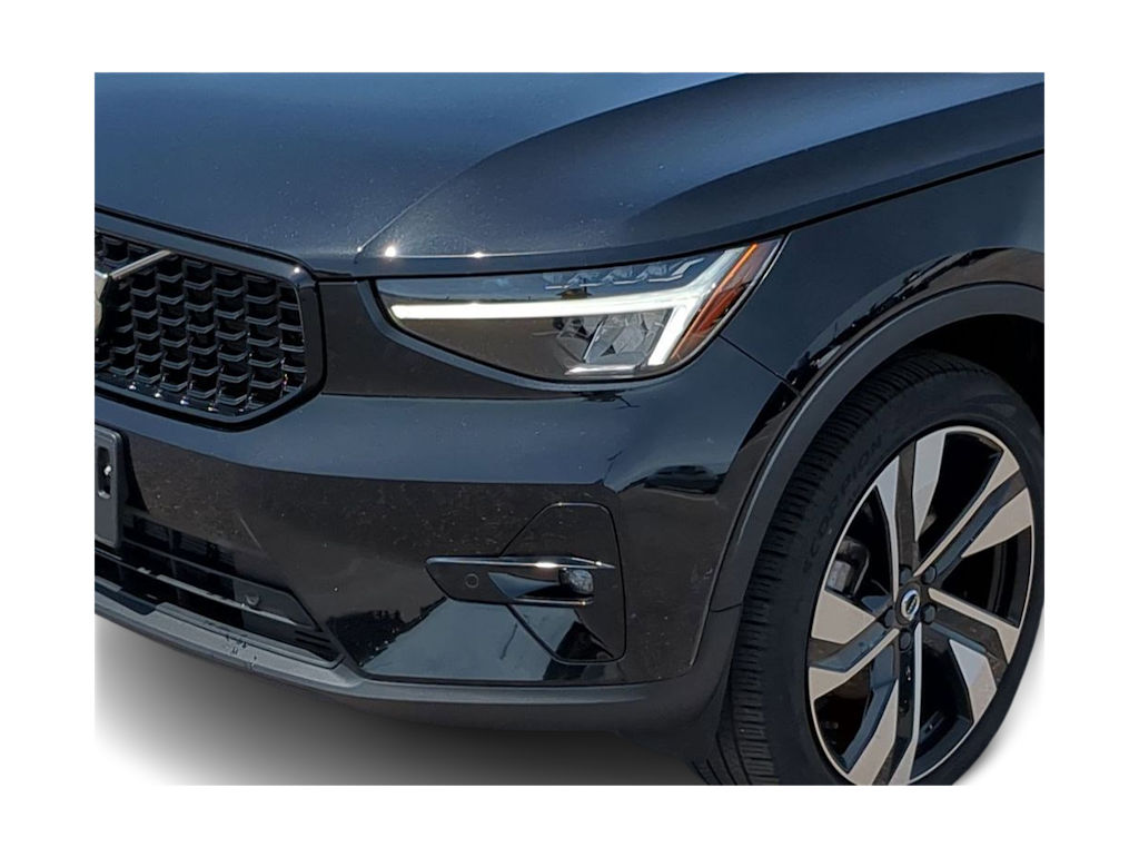 Thumbnail: 2023 Volvo XC40 - 20