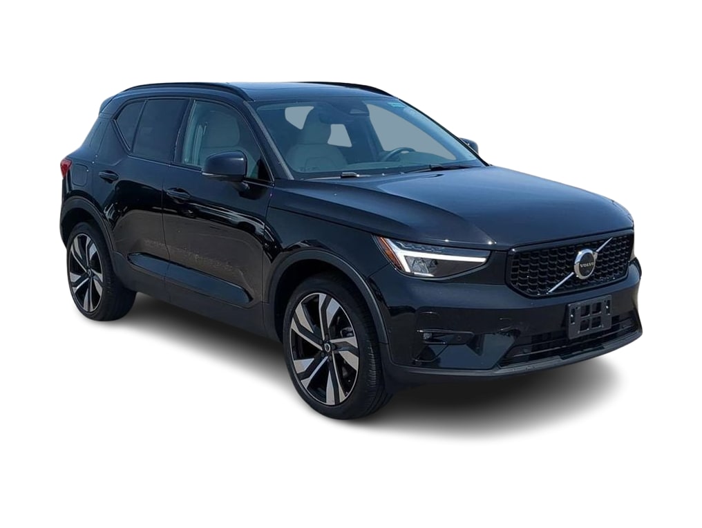Thumbnail: 2023 Volvo XC40 - 19