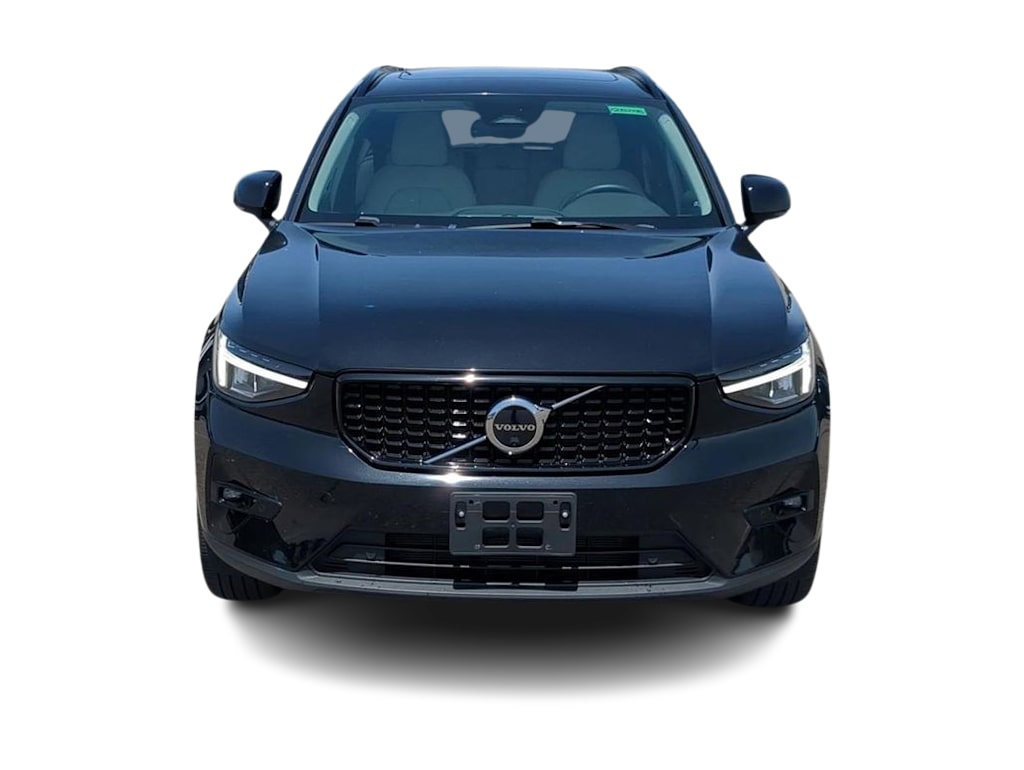 Thumbnail: 2023 Volvo XC40 - 6