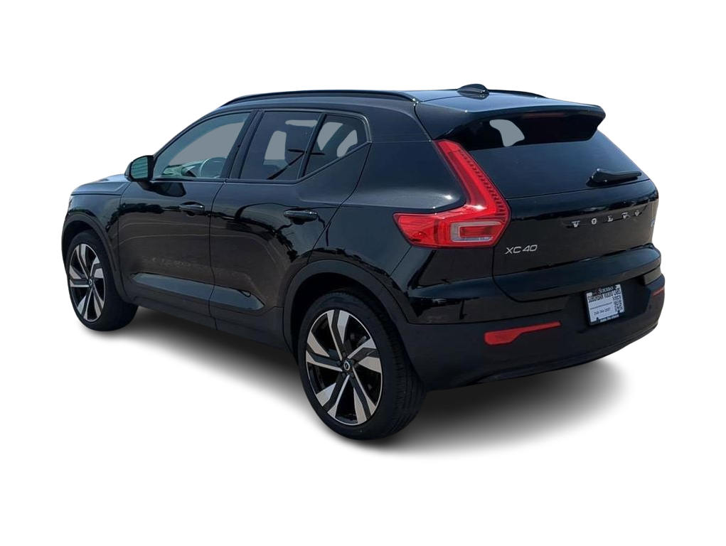 Thumbnail: 2023 Volvo XC40 - 4