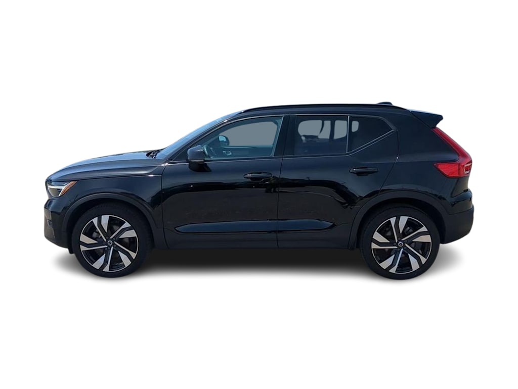 Thumbnail: 2023 Volvo XC40 - 3